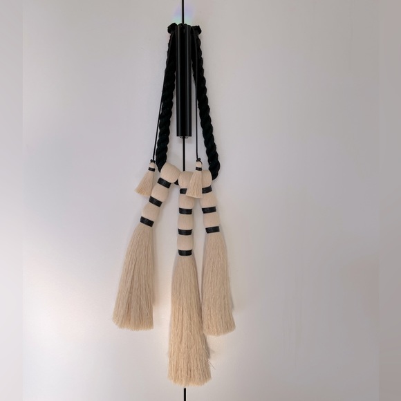 Caralarga Tres Brujas Necklace, black and white - Picture 2 of 3